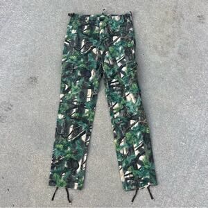 Cabela’s Seclusion Camo 3-D KONIFER cargo pants Size 32 Tall